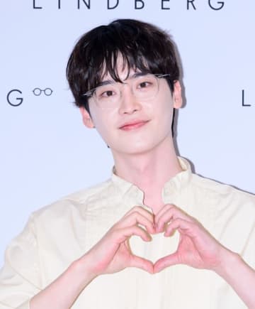 俳優イ・ジョンソク、行動もまさに“王子”…出演ドラマのスタッフに高級ホテルの食事券プレゼント