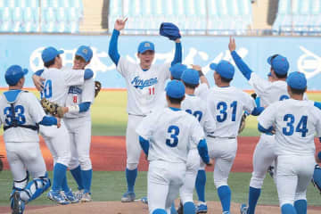 青学大、涙の史上6校目2連覇！　中日ドラ1中西が衝撃17K完封「いやあ、最高ですね」高校・大学で日本一締め【明治神宮大会】