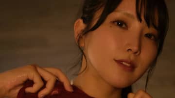 久瑠美にな｜紅の灯り、夜の入り口