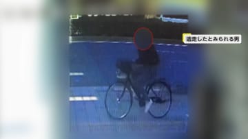 事件2時間半前現場ビルに複数回出入り…50分前には“スプレー”でポスターにバツ印　逃走した男の異様行動明らかに【赤坂女性刺傷】