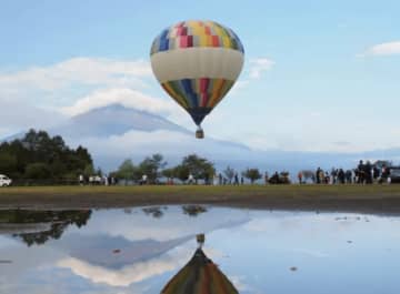 【絶景独占】この冬、雪化粧の富士山＆”逆さ富士”を空から！山中湖「熱気球体験」が12月24日より定期開催決定！