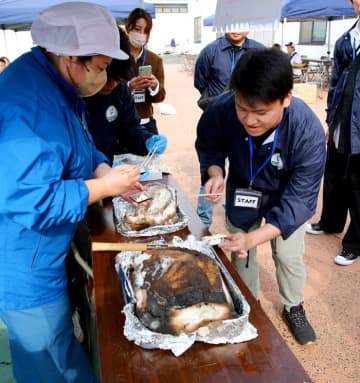 伯方の塩まつり 人気の塩釜焼き “塩絵”のワークショップも