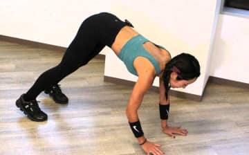 足をパタパタさせるだけ！お腹と体幹強化の8日間【1日1メニュー】