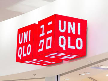 「上品に仕上がる」「万能アイテム」【ユニクロ】大絶賛の「白パンツコーデ」