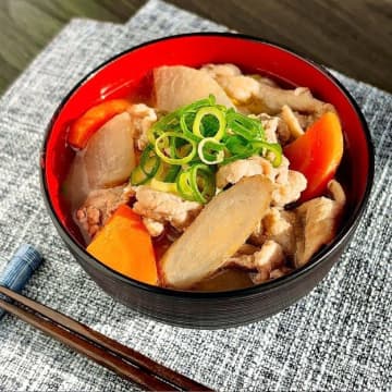 【豚汁、水だけで煮てない？】「うまみがグッとアップ」「おかわり必至」簡単格上げレシピ