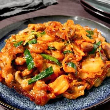 【白菜、まだ普通に炒めてるの？】「この味付けでご飯が止まらない」「200杯イケる絶品おかず」