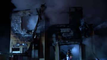 焼け跡から3人の遺体が…住宅兼整骨院が全焼し3人暮らしの住人と連絡取れず　北海道・千歳市