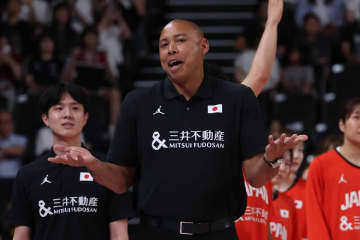 バスケ男子代表にゲインズ女子代表監督を〝緊急招集〟でネット物議「専念させてあげろよ」