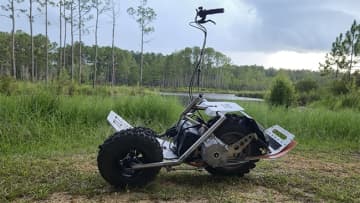 サーフィンのようにオフロードを滑走！ 全地形対応の電動三輪モビリティ「TLTBoard GORILLA​​」