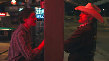 「町の安全を守れ」「マスクはどこだ？」保安官VS市長、口喧嘩バトル勃発！『エディントンへようこそ』本編映像