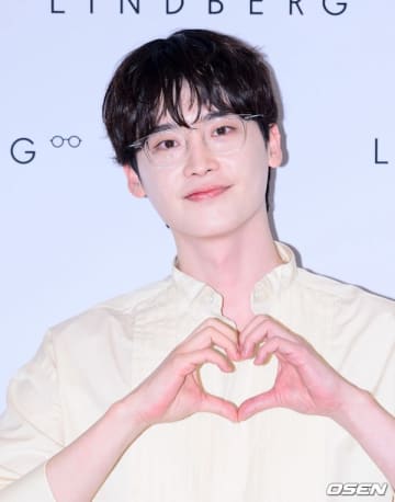 スタッフへの“優しい心遣い”にほっこり…。俳優イ・ジョンソクがスタッフに太っ腹なプレゼント！