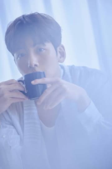 ワールドワイドに活躍するグローバルスター俳優チ・チャンウク、1st Album「Assemble」CD各形態特典、トレカ、ショップ別オリジナル特典のデザインを公開！