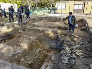 東大寺講堂に幅45mの階段　巨大基壇、初の発掘調査