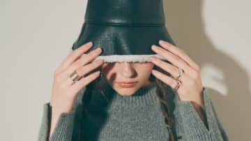 上手な人がやっている「あくまでさりげない」アクセサリーの重ね方