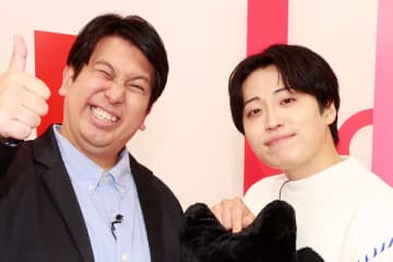 「ロケ車でかっ!!!」規格外の車両にジャンボ仰天　身長177cmが車内で立てるビッグサイズ