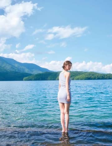 宮本茉由のメモリアル写真集が登場♡30才の魅力が詰まった一冊