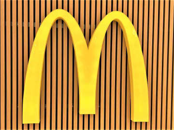 終売前に急げーーーッッ！！（汗）【マクドナルド】限定パケが可愛い♡「三角チョコパイ」