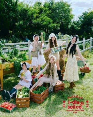 i-dle、活気あふれる農夫に変身！キュートな魅力満載のシーズングリーティング公開