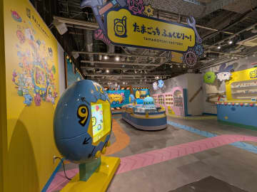 「たまごっち」30周年を記念し「たまごっち ふぁくとり～！」オープン発表会にももクロのあーりん登場！　11月22日より正式オープン