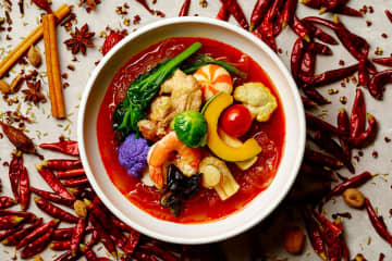 旨辛がクセになる！「エスサワダ」発の麻辣湯専門店が梅田にオープン