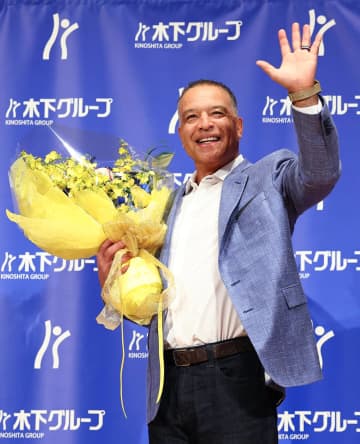 ドジャースのロバーツ監督、来日！大谷MVPを祝福！「多くの日本人がLAで応援してくれて光栄」