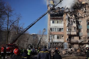 ウクライナ、攻撃で25人死亡　集合住宅にロシアの巡航ミサイル