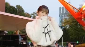 「顔ちっちゃ」足立梨花 美脚スラリのミニスカ×ロングブーツ姿を披露！東京タワーの下でモコモコアウター羽織った映えショットに「写真集出して欲しい」と絶賛