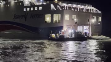 韓国で267人乗せた旅客船が座礁、5人負傷　浸水など確認されず　救助活動続く