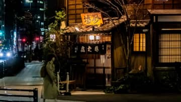 ビルの谷間に蕎麦屋の暖簾が～港区・虎ノ門大坂屋砂場～ニッポンを歩こう163