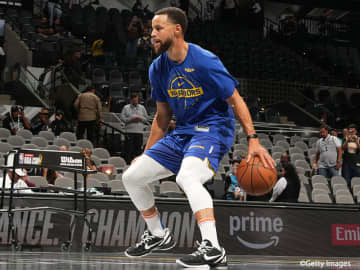 コービーに続きシャックとペニー…”スニーカーFA”カリー、粋なシューズ選びが話題