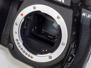 赤城耕一の「アカギカメラ」 第129回：新旧レンズを取りそろえて「ペンタックスKマウント50周年」を勝手に祝う