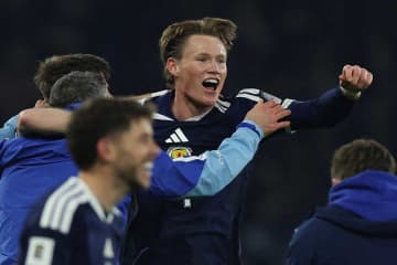 世界驚愕の一撃「伝説に名を刻む」　W杯懸けた大一番で…アクロバティック弾に海外喝采「歴史に残る」