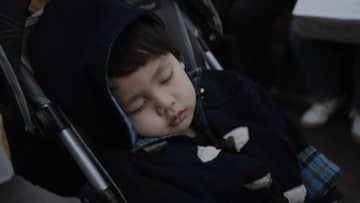 「電車の中で体調が悪くなったベビーカーの息子。車内で吐いてしまうと、隣の席の女性客が...」（茨城県・40代女性）