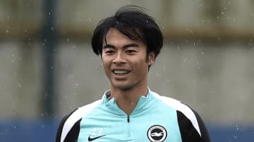 負傷離脱中の三笘薫、ピッチのトレーニング姿見せファンから安堵の声　「復帰待ってます」「笑顔に元気もらいました」