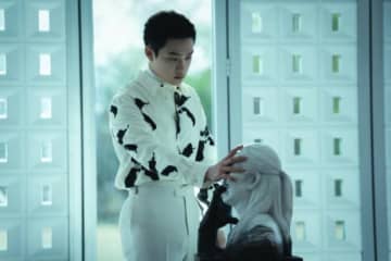 彫刻事業の実体に迫ったチ・チャンウク、「捏造された都市」でD.O.（EXO）との熾烈な対立