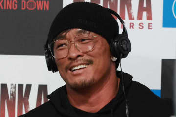 秋山成勲の14歳長女、モデルになった現在が「めっちゃ綺麗」「マジか」「ママさんにソックリ」とファン驚き