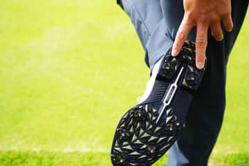 日本で唯一!?メタル鋲のスパイクを履く平田憲聖「地面にしっかり刺さるから」