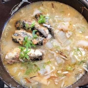 絶品！満足満腹！お粥を更にヘルシーに！根菜たっぷり旨味たっぷり濃厚出汁の味噌粥！カルシウム補給！