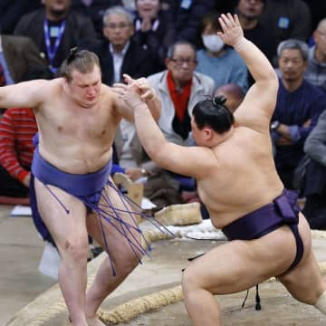 義ノ富士旋風で九州場所V争い一変！ 1敗の関脇・安青錦も撃破、横綱・大の里まさかの2敗目