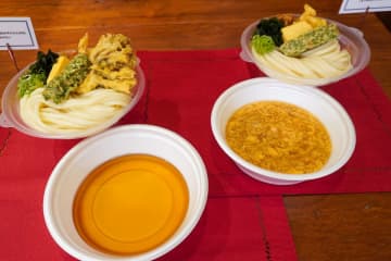 丸亀製麺、温かいかけだし・玉子あんかけの「丸亀うどん弁当」を発売。「まいたけ天うどん弁当」も登場