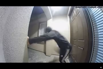 全米で流行　若者の「ドアキックチャレンジ」で逮捕者続出「命を落とす可能性もある」