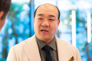 にしたん社長、22歳“推し力士”の快進撃に喜び　特製化粧まわしも贈呈「ぜひ、名前を覚えてほしい」