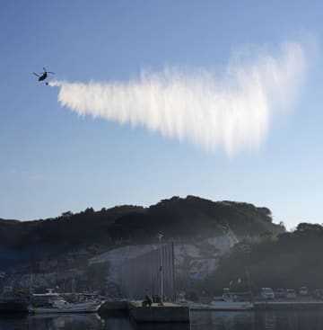 大分・佐賀関火災、消火活動続く　知事「20日中の鎮圧目指す」