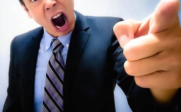 「なんでミスを詰められなければならないんだ」 普段は暴言連発の上司、自分のミスを指摘され「これはパワハラだ」と逆ギレ