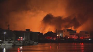 「火の海、もうすごい火」呆然と立ち尽くす住民たち　170棟以上延焼した大規模火災　逃げる途中ケガをした人も「遠くからでもいい、家を見たい」【大分発】