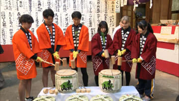 関東版「福男・福女選び」男女100人が“一番福”目指し参道を疾走　“福女”連覇の高校3年生「福配ってみんな合格できたら」　群馬・桐生市