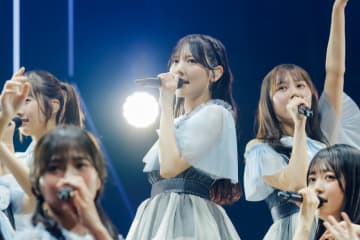 日向坂46、河田陽菜が卒業。涙と笑いあふれるセレモニー「日向坂でいられて幸せでした」