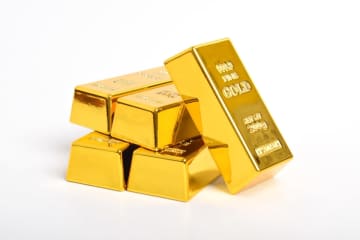 2025年は「金価格」が高騰！ 10年前は「グラム4500円」だったのに…もし当時“100万円分”購入してたら、今いくらになってる？「有事の金」はポートフォリオに入れるべき？