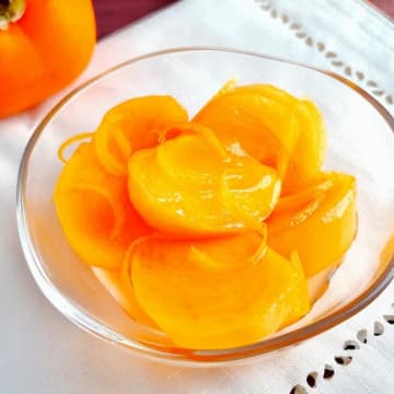 【柿の皮、簡単にむける新技あり！】「果肉をムダなく」「力いらず」魔法の液体でさらにおいしくなる柿レシピ3選