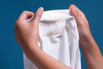 シャツに黄ばみ!? 洗濯の正しい「しまい洗い」方法を聞いた